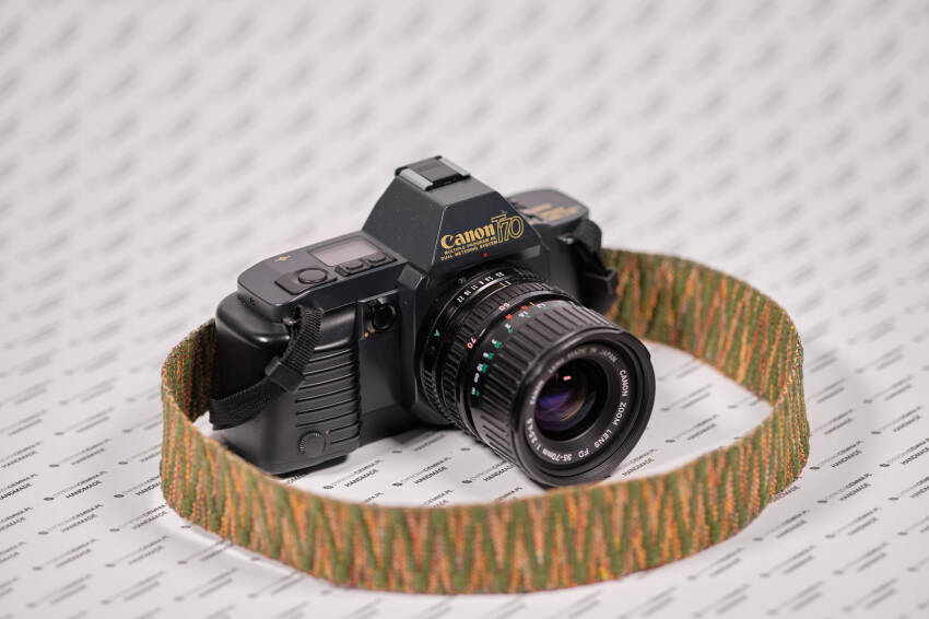 KOMPLET aparat Canon T70 analogowy + obiektyw zoom 35-70 + NOWY pasek